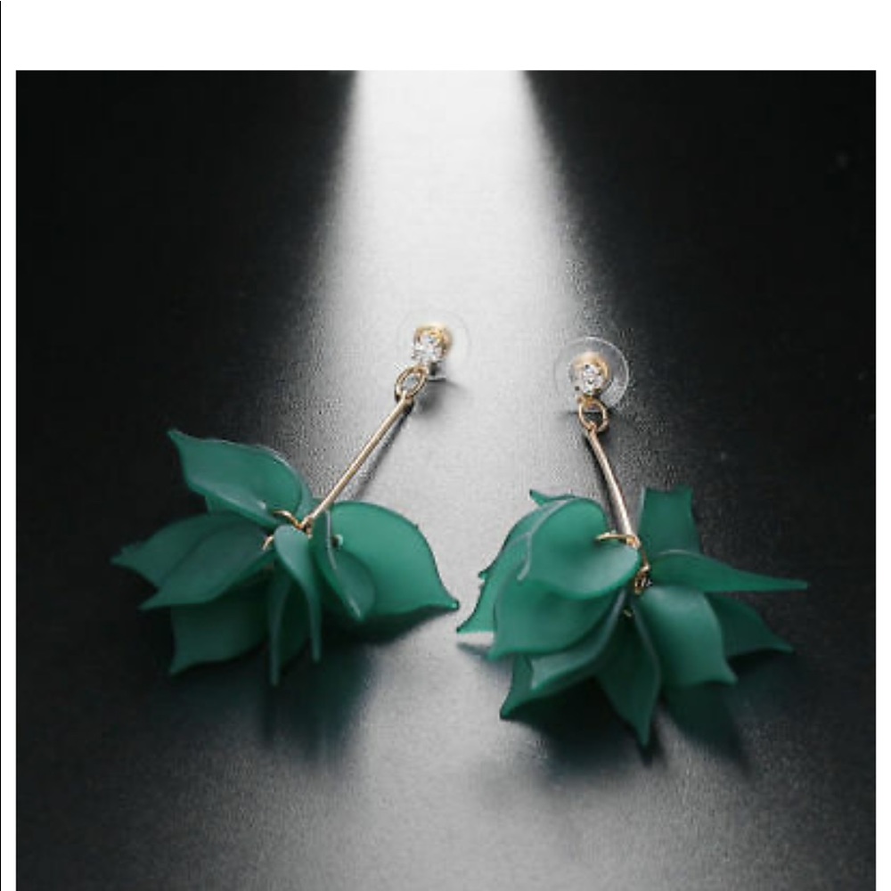 Dangle flower earrings